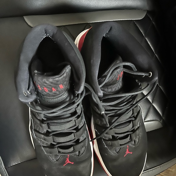 Men's Jordan Max Aura Black/Gym Red 9/10 - Picture 3 of 9